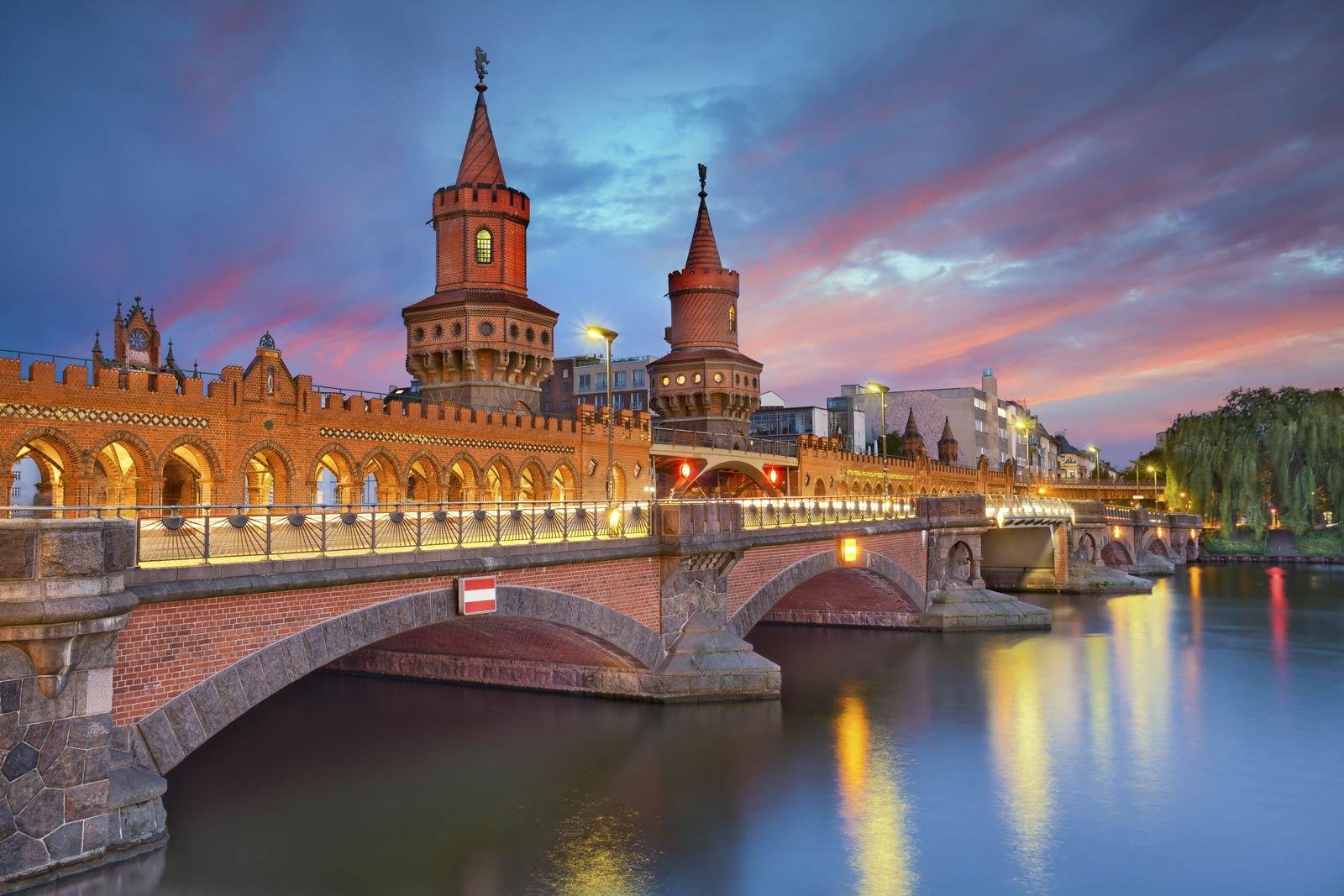 places-to-visit-in-berlin-oberbaum-bridge.jpg