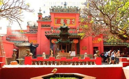 the-jade-emperor-pagoda.jpg